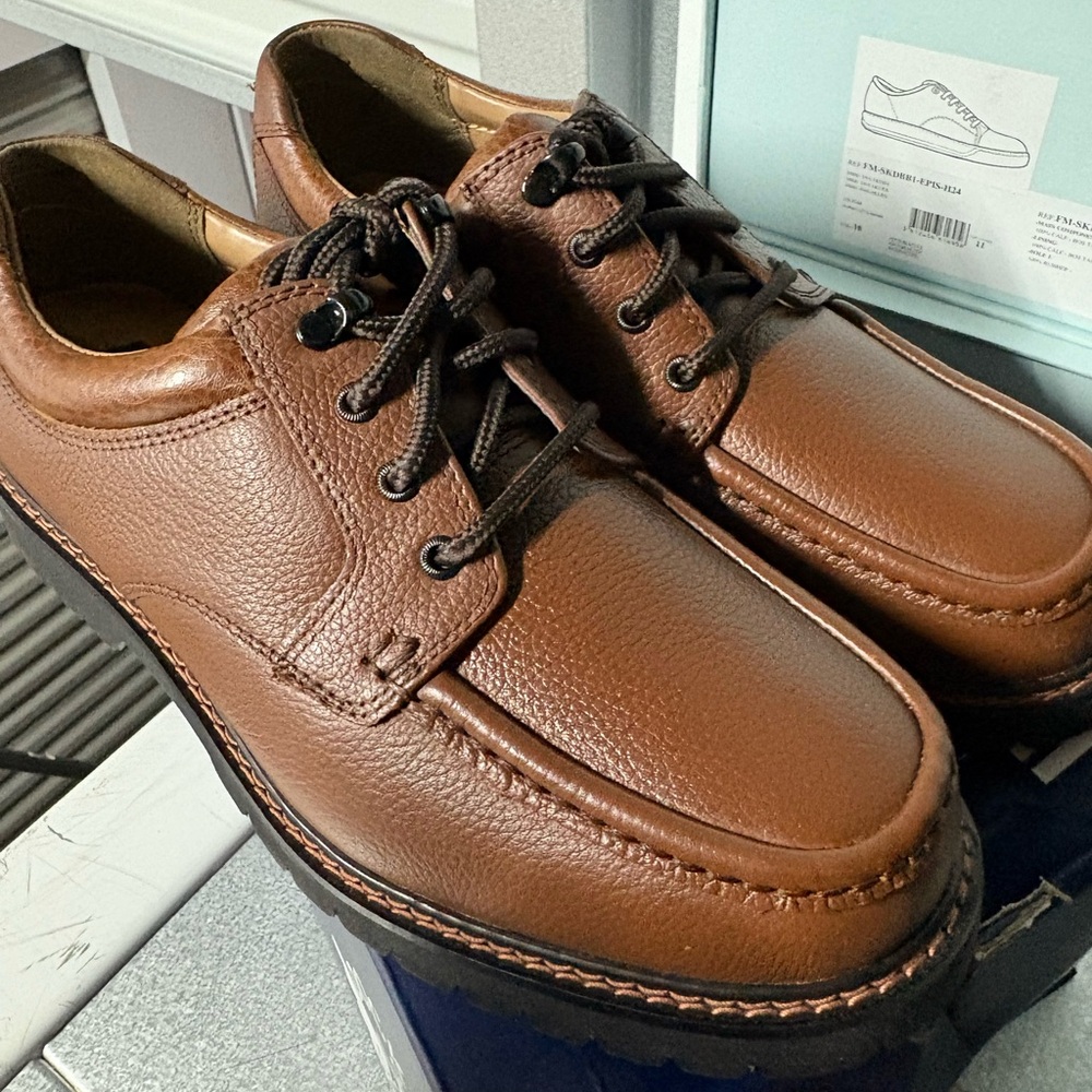 Dockers Men's Glacier Casual Moc Toe Oxford, Tan Chocolate Brown, Size 9